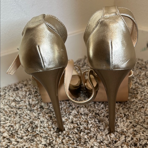 Nine West Metallic Gold Heels - Picture 12 of 17